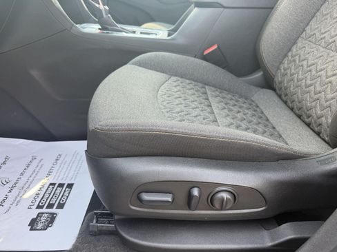 Used 2024 Chevrolet Equinox LT FWD image 11