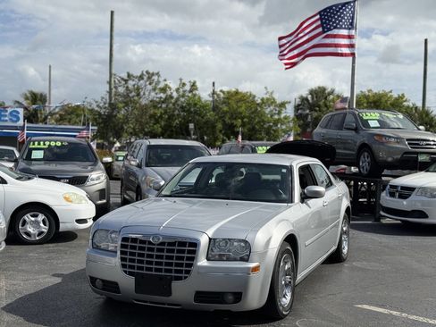 Used 2005 Chrysler 300 Touring image 3