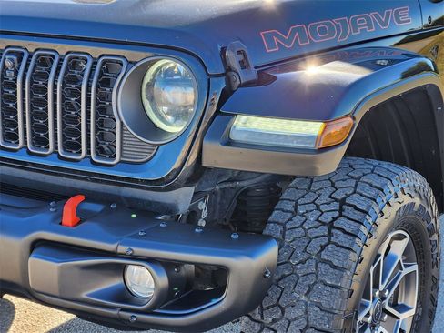 Used 2024 Jeep Gladiator Mojave image 9
