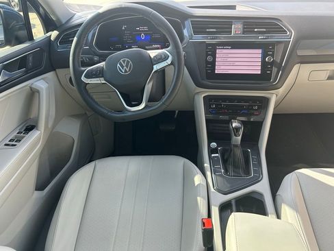 Used 2023 Volkswagen Tiguan SE image 9