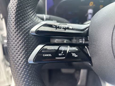 Used 2023 Mercedes-Benz E 450 Coupe image 11