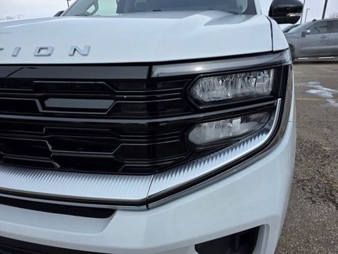 Used 2025 Ford Expedition Max Platinum image 3