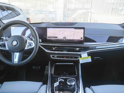 Used 2026 BMW X5 sDrive40i w/ M Sport Package RWD image 9