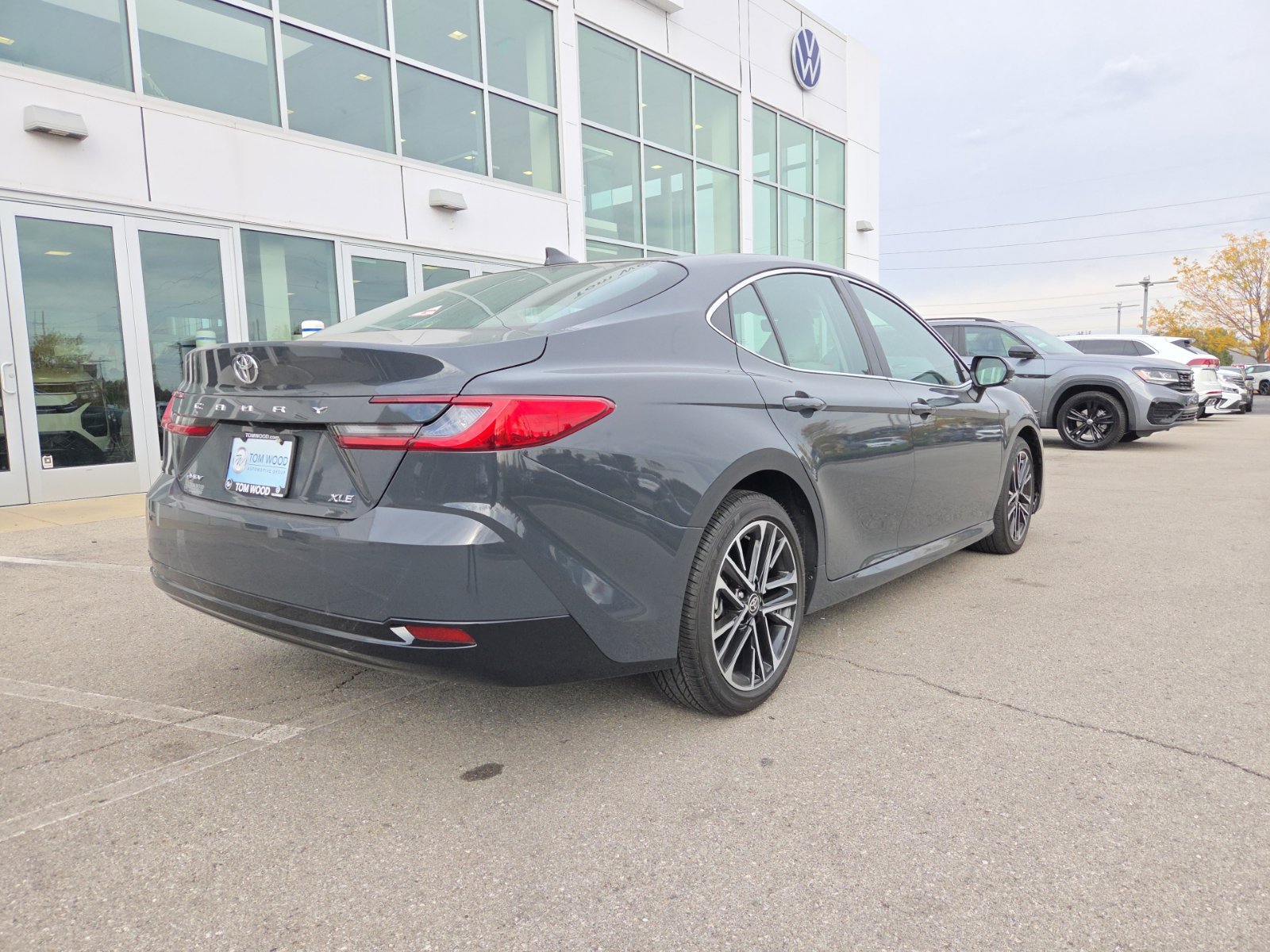 Used 2025 Toyota Camry XLE FWD image 5