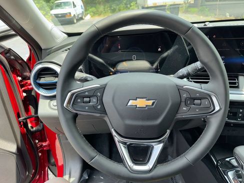 Used 2026 Chevrolet Trax LT w/ Driver Confidence Package FWD image 16
