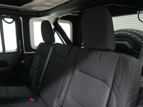 Used 2022 Jeep Wrangler Unlimited Sport AWD/4WD image 14