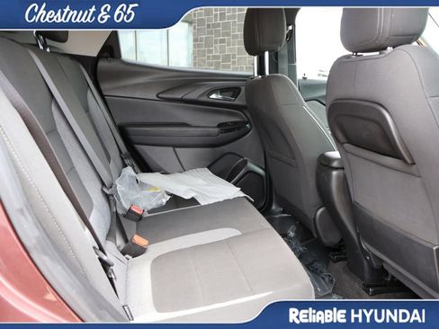 Used 2022 Chevrolet TrailBlazer LT FWD image 13