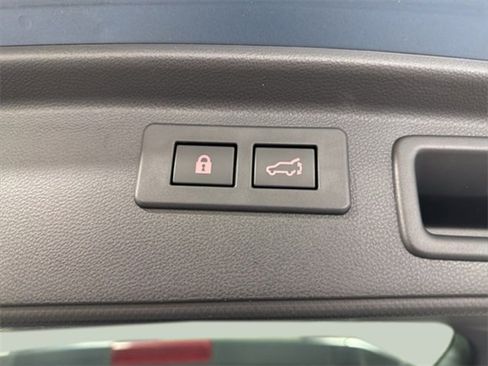 Used 2023 Subaru Forester Premium image 38