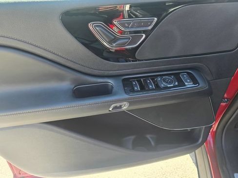 Used 2025 Lincoln Aviator 2WD image 23