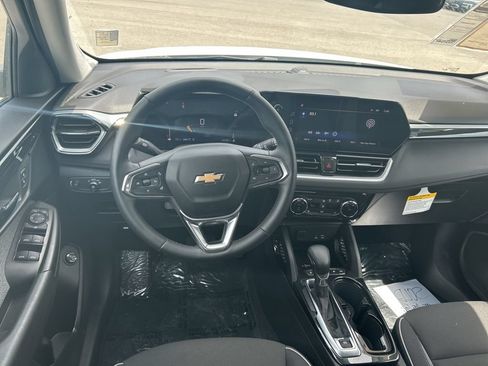 Used 2024 Chevrolet TrailBlazer LT w/ Convenience Package AWD/4WD image 14