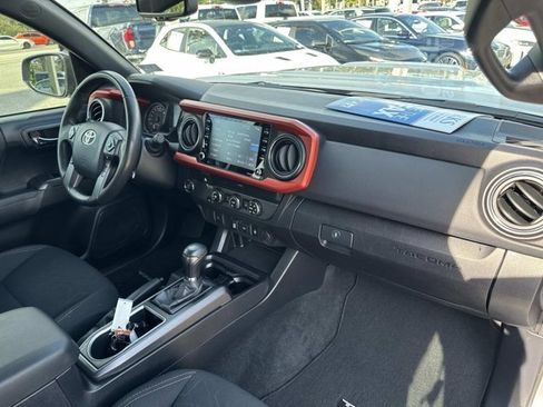 Used 2020 Toyota Tacoma TRD Sport image 18