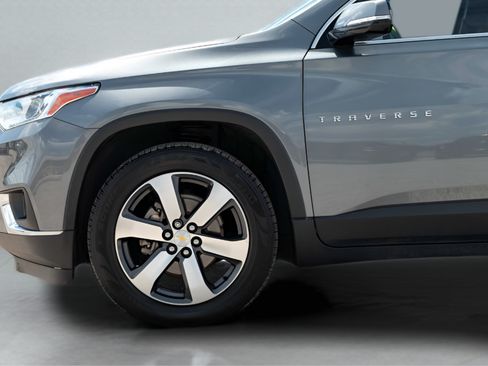 Used 2018 Chevrolet Traverse LT FWD image 13