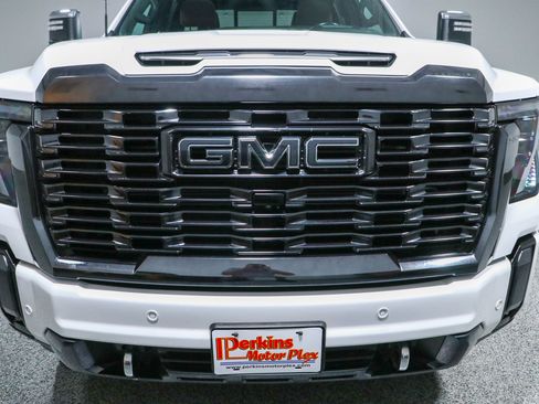 Used 2024 GMC Sierra 2500 Denali Ultimate w/ Max Trailering Package AWD/4WD image 4