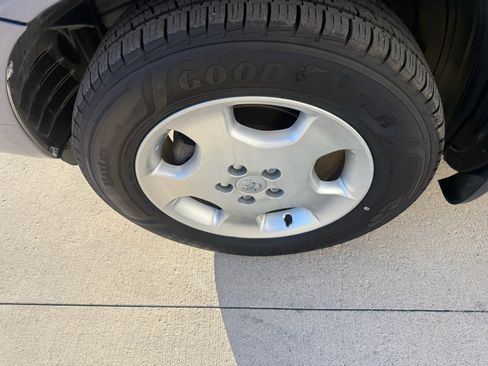 Used 2005 Toyota Highlander 4WD V6 w/ 3rd Row image 9