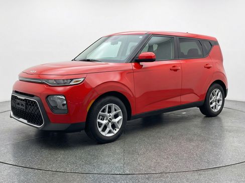 Used 2025 Kia Soul LX w/ LX Technology Package image 3