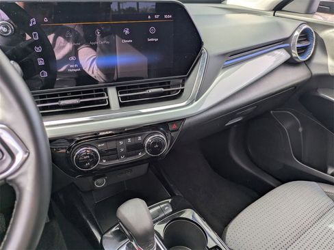 Used 2025 Chevrolet Trax LT w/ LT Convenience Package image 20