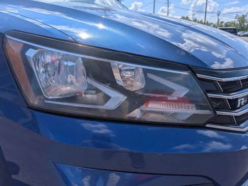 Used 2017 Volkswagen Passat 1.8T R-Line FWD image 14