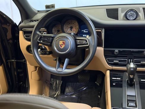 Used 2023 Porsche Macan AWD/4WD image 19