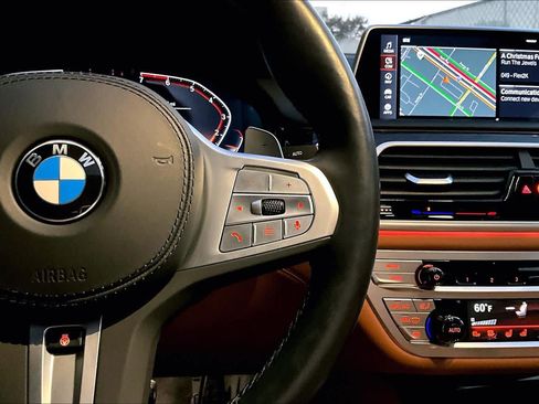 Used 2022 BMW 750i xDrive w/ Executive Package image 24