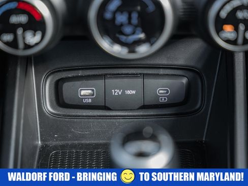 Used 2024 Hyundai Venue SEL image 23