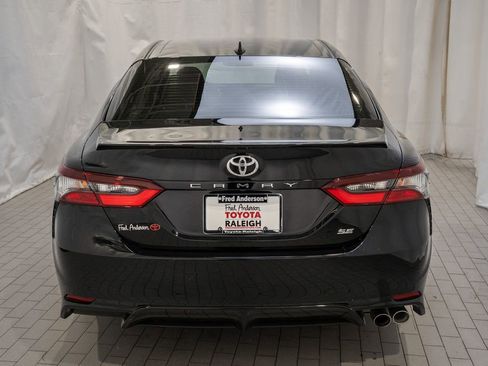 Used 2024 Toyota Camry SE image 4