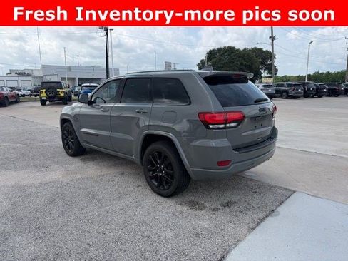 Used 2020 Jeep Grand Cherokee Altitude image 2