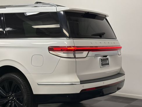 Certified 2023 Lincoln Navigator L Reserve AWD/4WD image 7