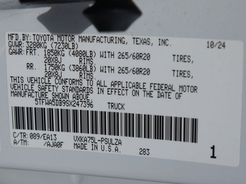 Used 2025 Toyota Tundra Limited AWD/4WD image 28