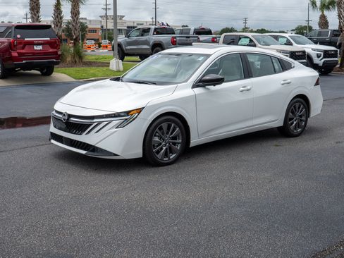 Used 2026 Nissan Sentra SL w/ Floor Mat Package FWD image 7