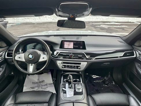 Used 2022 BMW 750i xDrive w/ Autobahn Package image 35