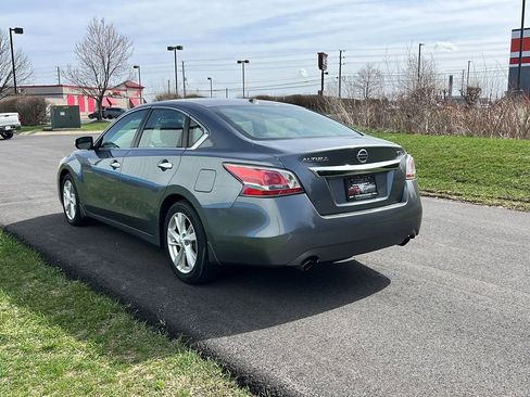 Used 2015 Nissan Altima 2.5 SV w/ Convenience Package FWD image 7