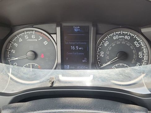 Used 2019 Toyota Tacoma TRD Sport w/ TRD Premium Sport Package AWD/4WD image 12