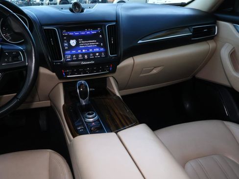 Used 2017 Maserati Levante image 11