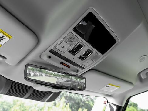 New 2026 Land Rover Defender 110 X-Dynamic SE AWD/4WD image 28