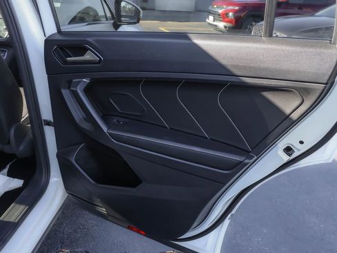 Certified 2022 Volkswagen Tiguan SEL R-Line image 29
