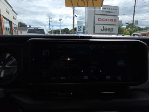 Certified 2025 Jeep Wrangler Unlimited Sahara w/ Safety Group AWD/4WD image 16