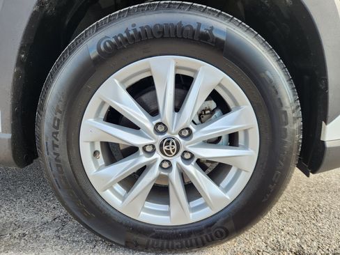 Used 2023 Toyota Corolla Cross LE image 19