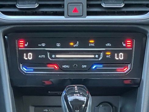 New 2025 Volkswagen Taos SE image 21