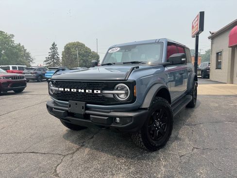 Used 2025 Ford Bronco Outer Banks AWD/4WD image 2