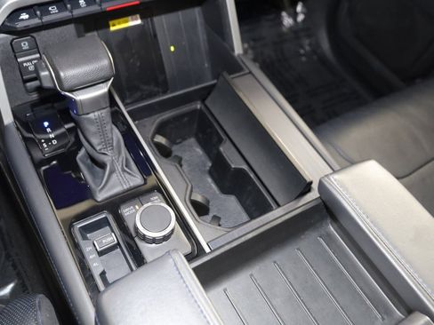 Used 2024 Toyota Tundra Platinum image 30