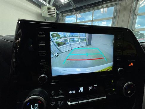 Used 2021 Toyota Highlander LE FWD image 19
