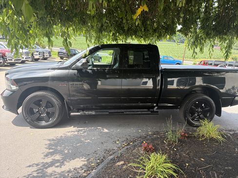 Used 2018 RAM 1500 Express w/ Black Ram 1500 Express Group AWD/4WD image 31