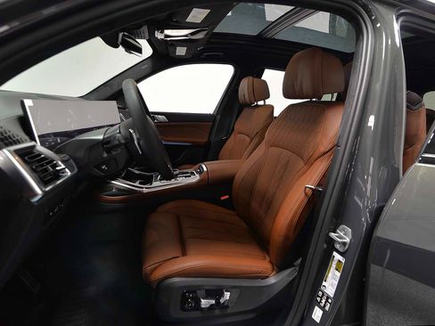 New 2026 BMW X7 M60i image 8
