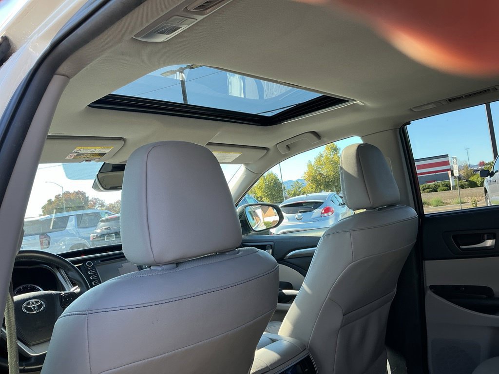 Used 2019 Toyota Highlander Limited AWD/4WD image 19