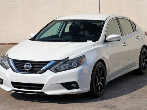 Used 2016 Nissan Altima 2.5 SR w/ LED Appearance Package FWD image 39