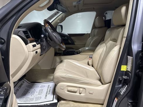 Used 2017 Lexus LX 570 4WD w/ Luxury Package image 3