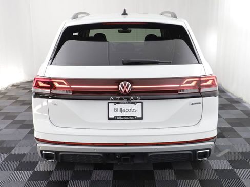 Used 2025 Volkswagen Atlas Peak Edition SE AWD/4WD image 16