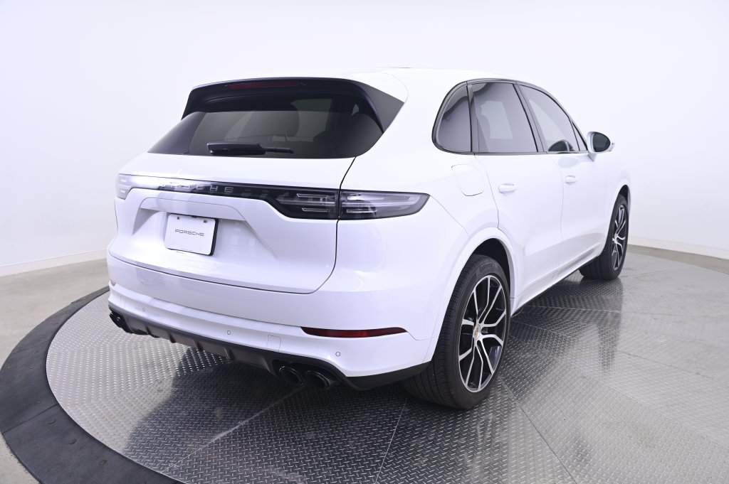 Used 2023 Porsche Cayenne Platinum Edition AWD/4WD image 7