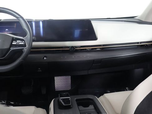 Used 2024 Nissan Ariya FWD image 36