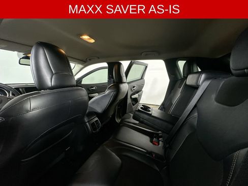 Used 2018 Jeep Cherokee Latitude Plus FWD image 13